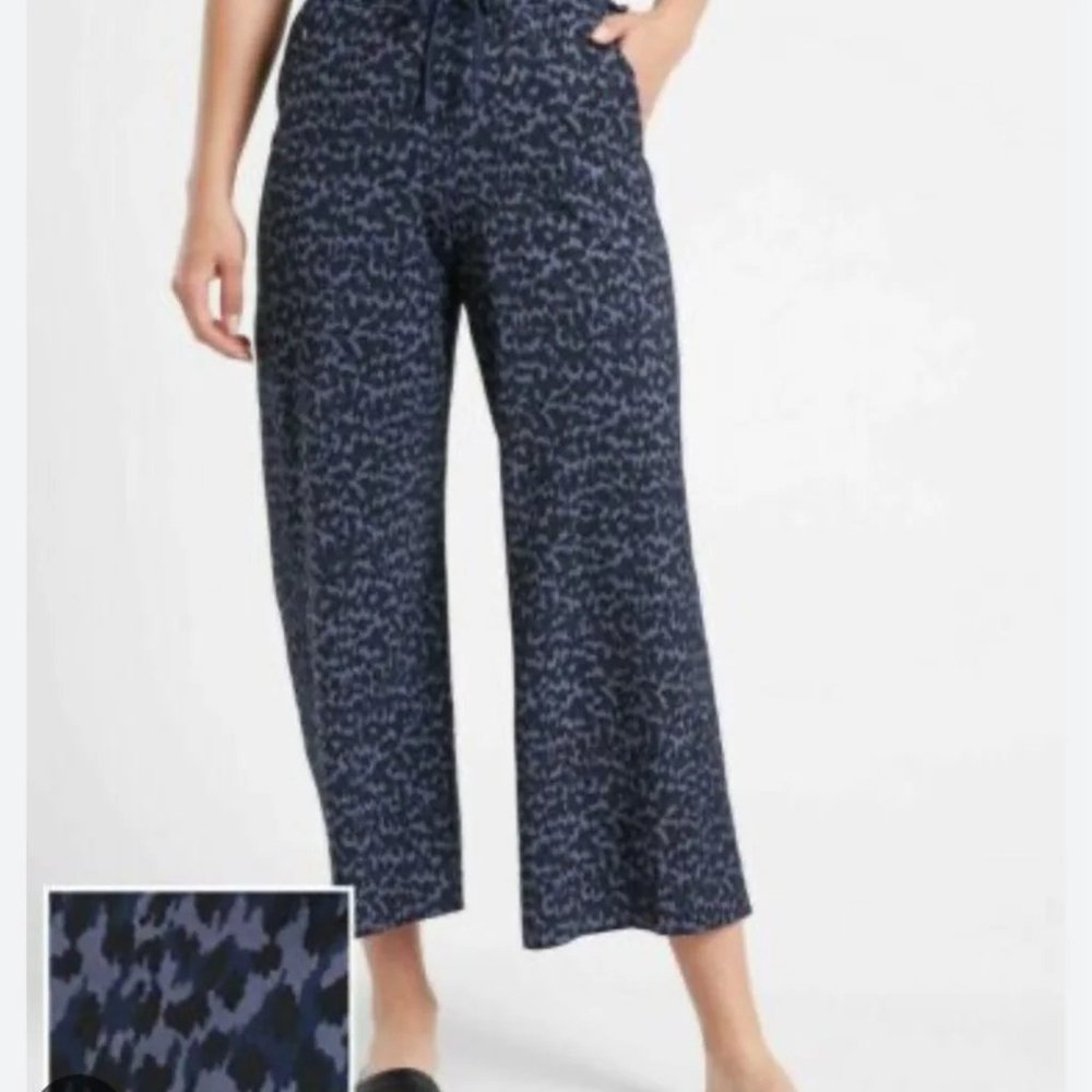 Athleta Brooklyn Joggers, wide leg crop, size XL